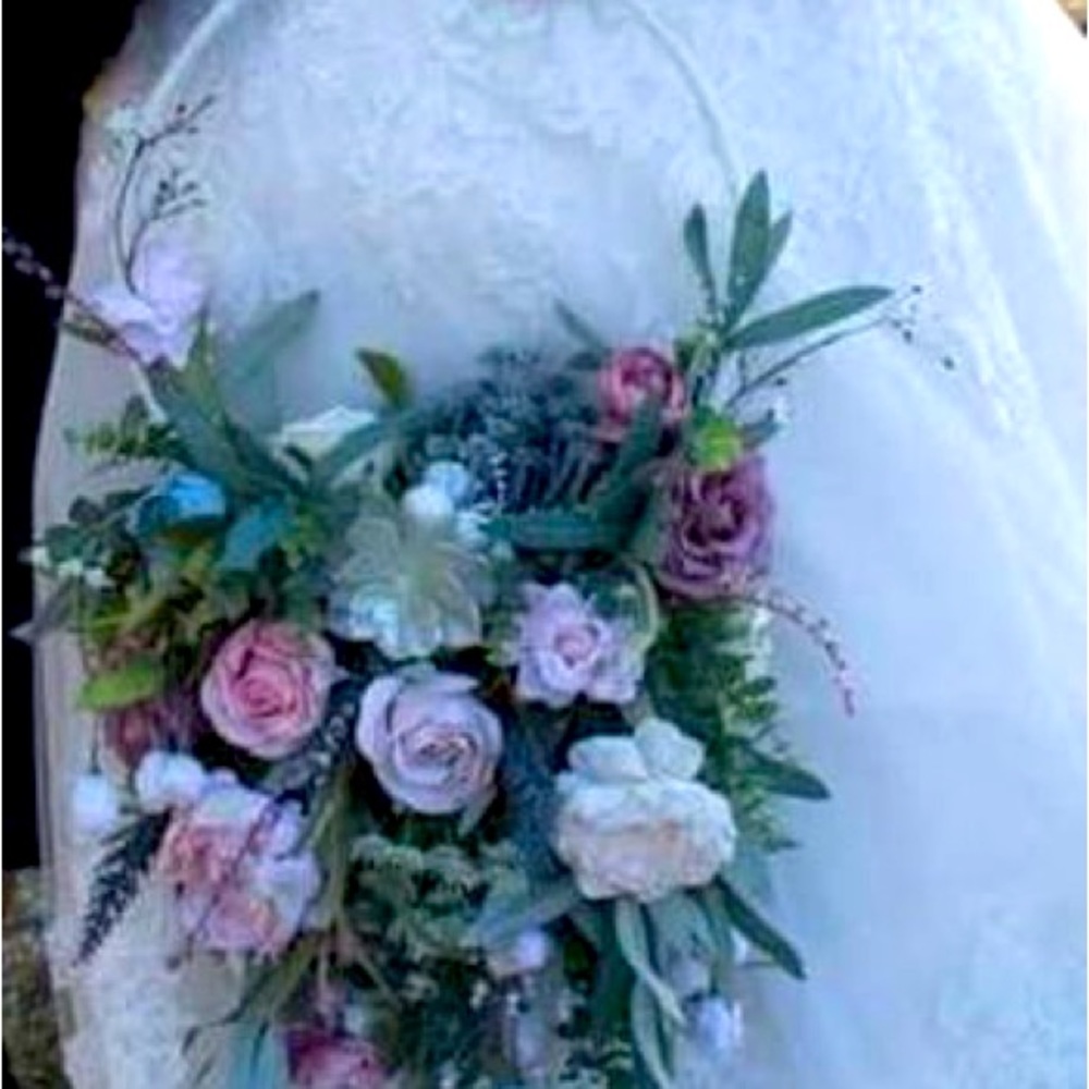 Hoop wedding bouquet